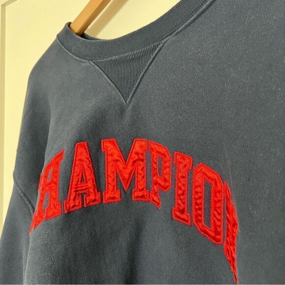 Champion Sweatshirt Womens Size XL Navy Blue Red Reverse Weave Cropped Spell Out - Picture 4 of 13